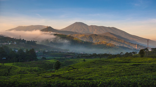 Menjelajahi Keindahan Gunung di Jawa Barat: Rekomendasi Wisata Alam untuk Pecinta Petualangan